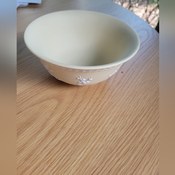 Vtg Wedgwood Jasperware Yellow Primrose White Prunus Footed Bowl 5 3/4” D - Picture 3 of 6